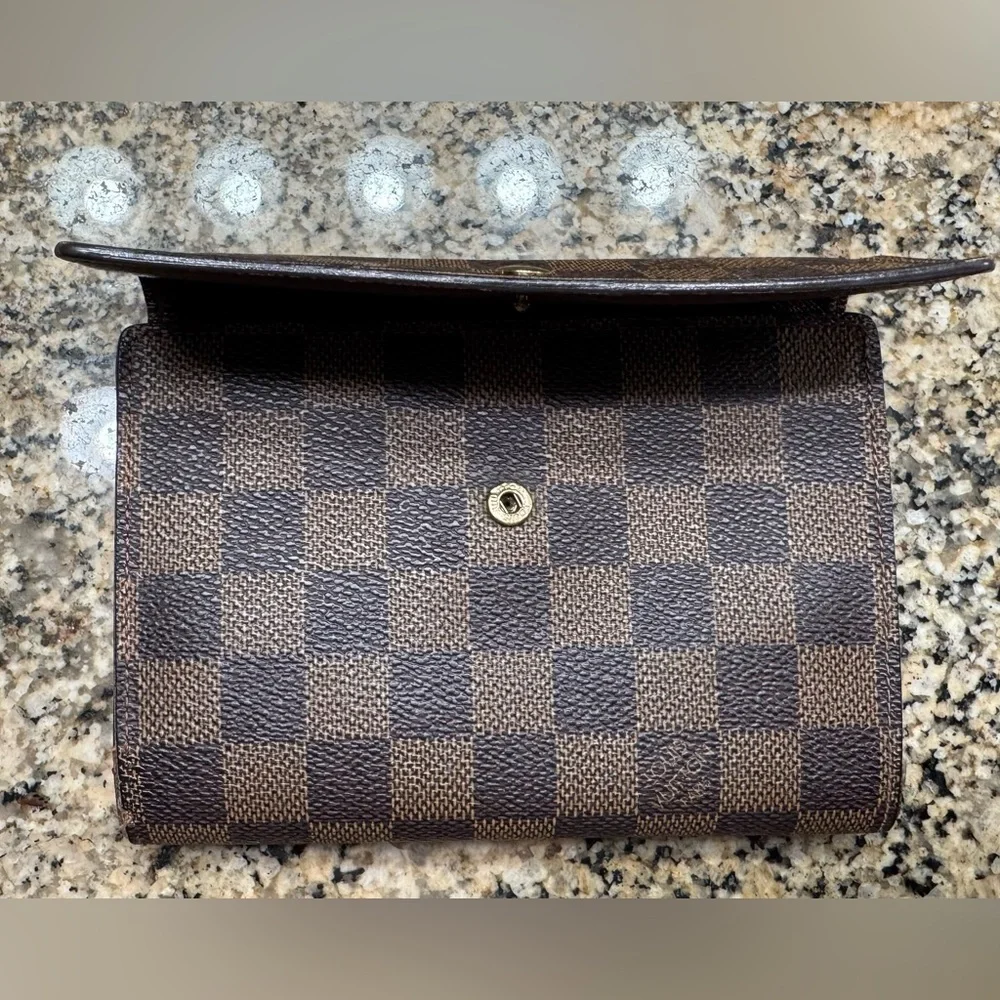 Vintage Louis Vuitton Damier Ebene Button Wallet